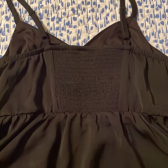 Black tank top - Picture 2 of 3